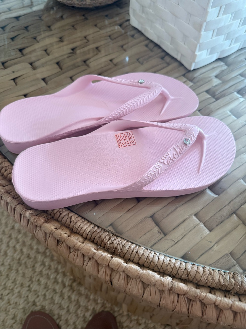 Ladies' Pink Platform Flip Flop Sandals with Subtle Gem Accent NEVER WORN